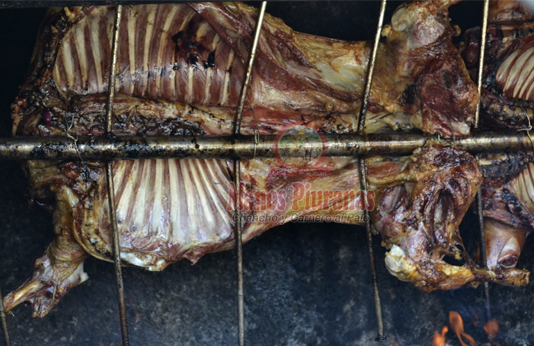 chancho y carnero al palo